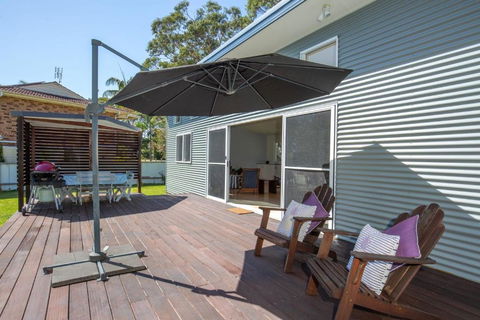 The Cabin - Waterfront With Fireplace - 5 Mins To The Bay - Accommodation Broadbeach 2
