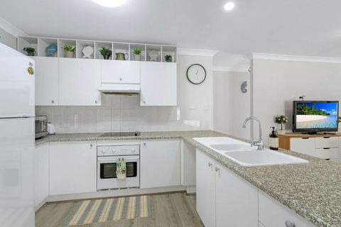 The Calabreeze - Accommodation Broadbeach 1