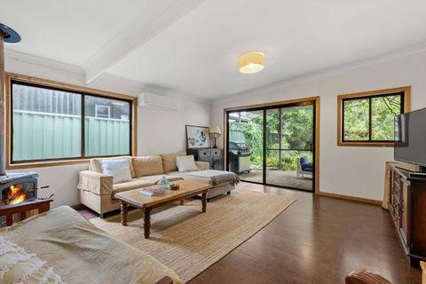 The Callala House - Pet Friendly With Fireplace - Accommodation Broadbeach 3