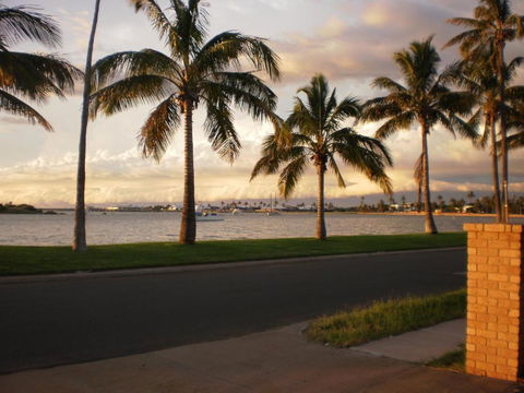 The Carnarvon Luxury Canal Home - Accommodation Broadbeach 2
