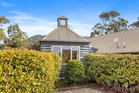 The Clocktower - Serene Stay At Herons Rise Vineyard - Accommodation Broadbeach 0