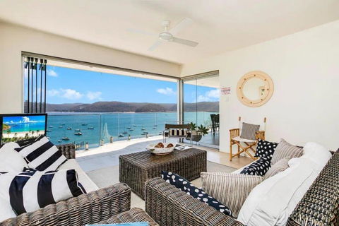 The Commodore - Accommodation Broadbeach 1