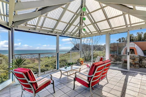 The Darling Of Marina - A Hilltop And Sea Getaway - Accommodation Broadbeach 2