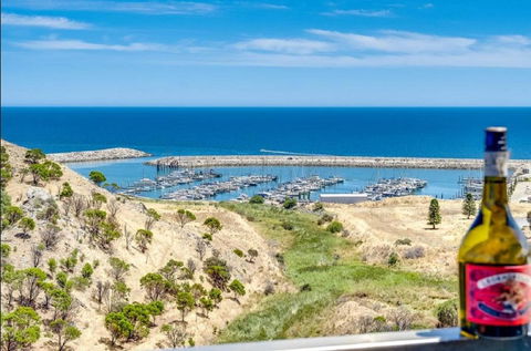 The Darling Of Marina - A Hilltop And Sea Getaway - Accommodation Broadbeach 0