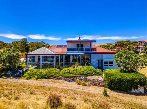 The Darling Of Marina - A Hilltop And Sea Getaway - Accommodation Broadbeach 3