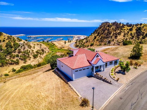 The Darling Of Marina - A Hilltop And Sea Getaway - Accommodation Broadbeach 1