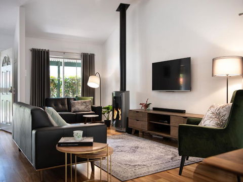 The Den - Accommodation Broadbeach 2