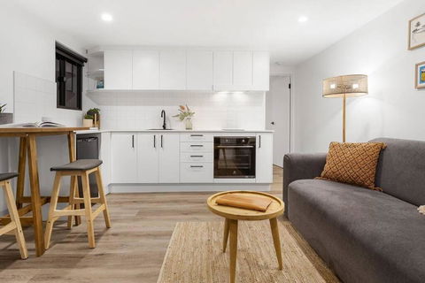 The Drifter Surf Lodge - Accommodation Broadbeach 0