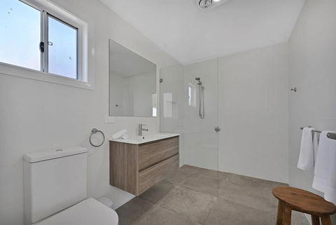 The Elm Apartments - The Cowhide Room - Accommodation Broadbeach 2