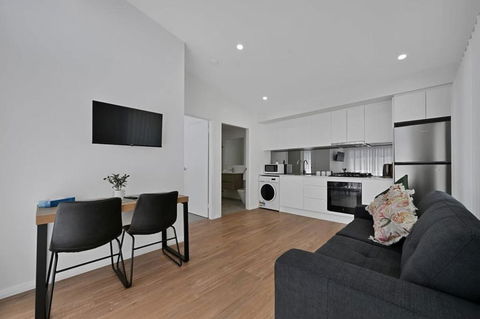 The Elm Apartments - The Green Room - Accommodation Broadbeach 1