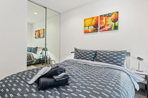 The Essence - Fresh, Light & On The Tram Line! - Accommodation Broadbeach 1