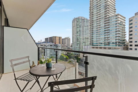 The Essence - Fresh, Light & On The Tram Line! - Accommodation Broadbeach 0