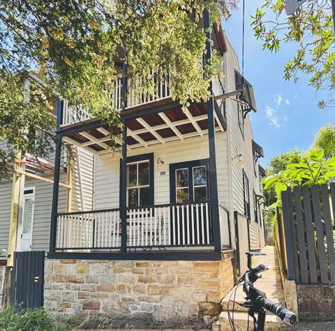 The Euroka Cottage 3bdr Home And Studio Heritage Home Near CBD - Accommodation Broadbeach 0