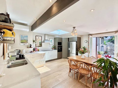 The Euroka Cottage 3bdr Home And Studio Heritage Home Near CBD - Accommodation Broadbeach 2