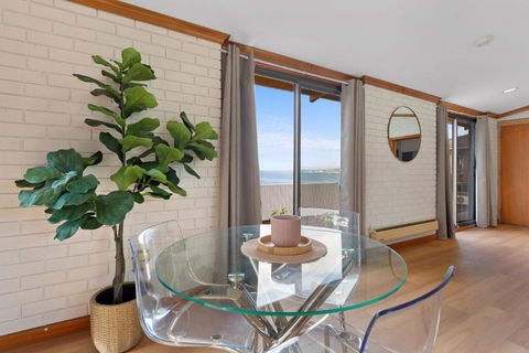 The Flaxman Studio - Panoramic Ocean Views - Accommodation Broadbeach 3
