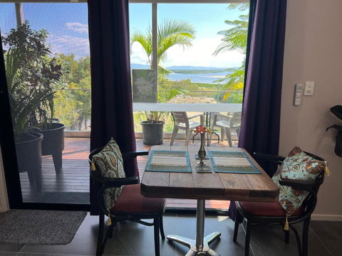 The Frangipani Suite - One Bedroom Apartment In Cooktown - Accommodation Broadbeach 1
