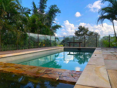 THE GOLDEN RETREAT POOL HOUSE - Accommodation Broadbeach 2
