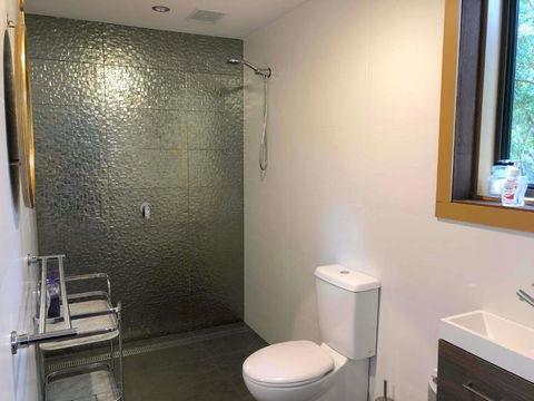 THE GOLDEN RETREAT POOL HOUSE - Accommodation Broadbeach 3