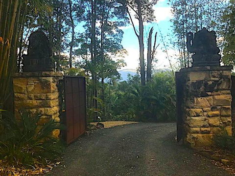 THE GOLDEN RETREAT POOL HOUSE - Accommodation Broadbeach 1