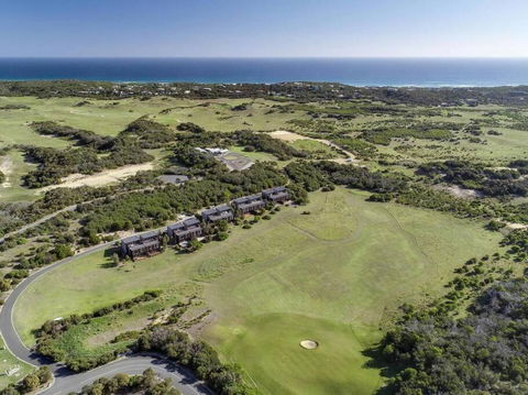 The Golf House At St Andrews Beach - Accommodation Broadbeach 0