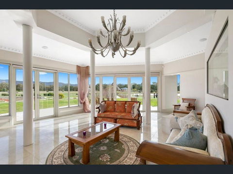 The Grand Manor - Accommodation Broadbeach 2