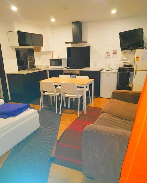 The Granny Flat - Accommodation Broadbeach 3