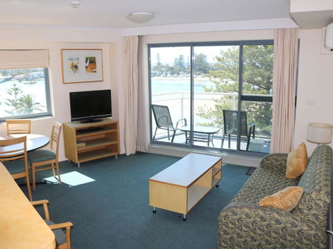 The Entrance Waterfront Resort Unit 502 - Accommodation Broadbeach 2