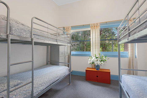 Blue Parrot Youth Hostel - Accommodation Broadbeach 2