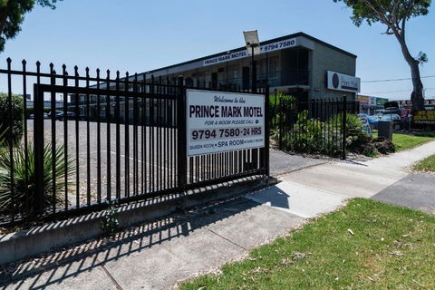 The Prince Mark Motel - Accommodation Broadbeach 2