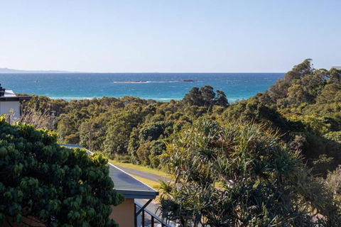 THE LOOKOUT BEACH HOUSE - Accommodation Broadbeach 0