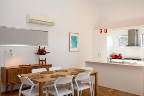 THE LOOKOUT BEACH HOUSE - Accommodation Broadbeach 2