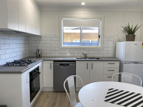 THEL14A - Lucky Burra - Accommodation Broadbeach 1