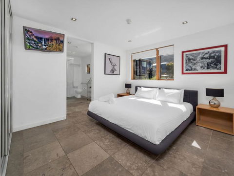 Onyx 2a - Accommodation Broadbeach 1