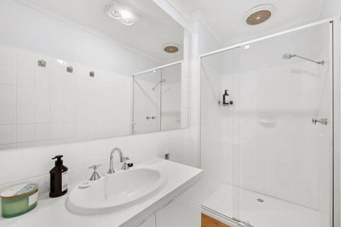 The Absolute Beach Escape For 11 - Accommodation Broadbeach 2