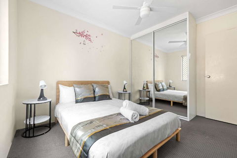 Warm Oasis At Parramatta- 2 BR - Free Parking - Near Shops - Accommodation Broadbeach 0