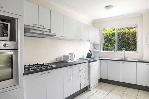Warm Oasis At Parramatta- 2 BR - Free Parking - Near Shops - Accommodation Broadbeach 2