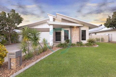 Zenhouse: 4BR Stylish Work/Family Home In Muirhead - Accommodation Broadbeach 0