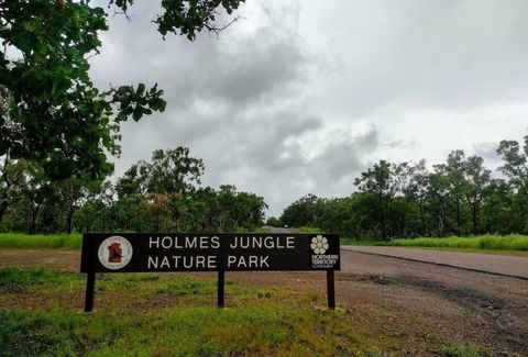 Zenhouse: 4BR Stylish Work/Family Home In Muirhead - Accommodation Broadbeach 3