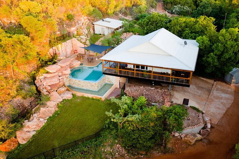 Giant Tides Tour - Cygnet Bay Pearl Farm - Accommodation Broadbeach 5