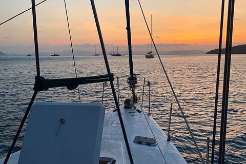 2 Night Small Group Whitsundays Sailing Adventure Aboard Mandrake - Accommodation Broadbeach 2