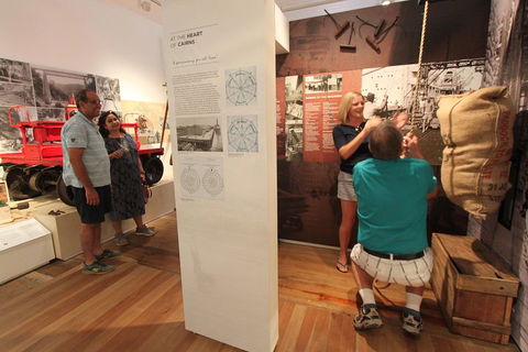 Cairns Aquarium And Small Group City Sightseeing Tour - Accommodation Broadbeach 1